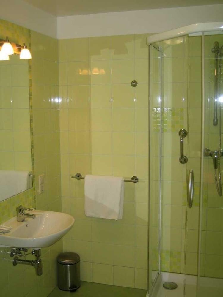 Hotell Ezeri 3*
